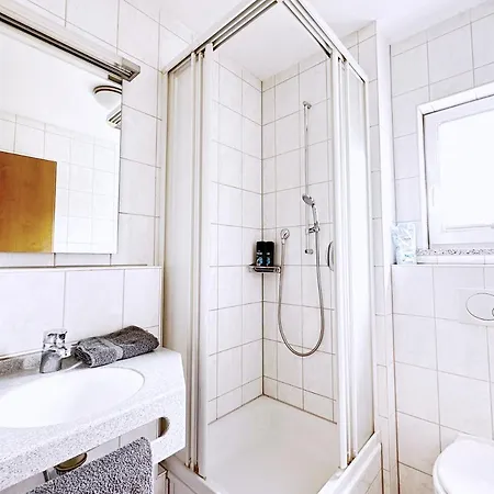 Fur 2 - Balkon - Kuche - Parken Apartment *